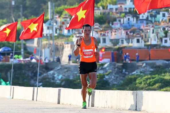 Runner Lê Văn Tuấn là Á Quân Tiền Phong Marathon 2020